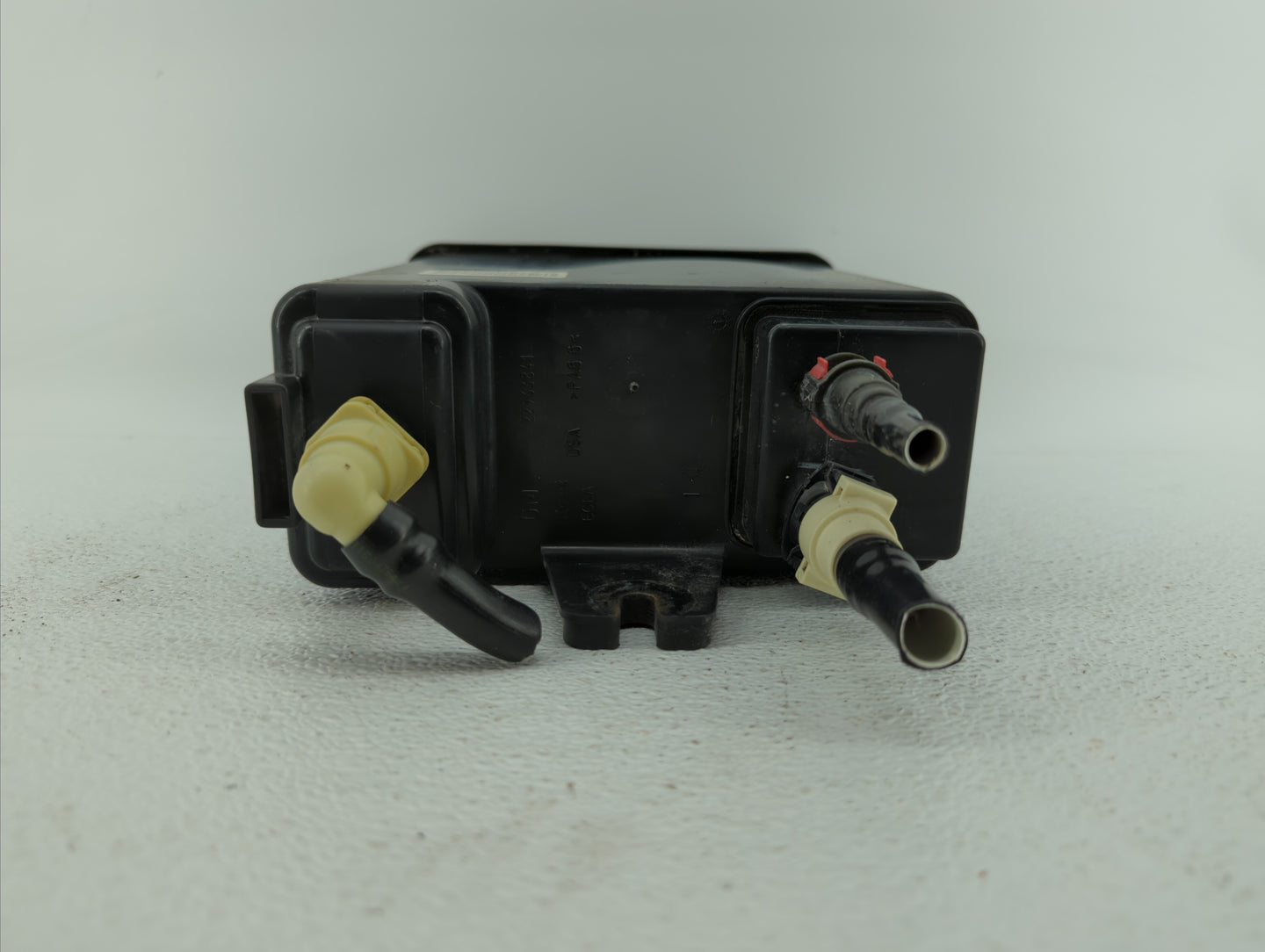 2013 Gmc Yukon Xl Fuel Vapor Charcoal Canister - Oemusedautoparts1.com