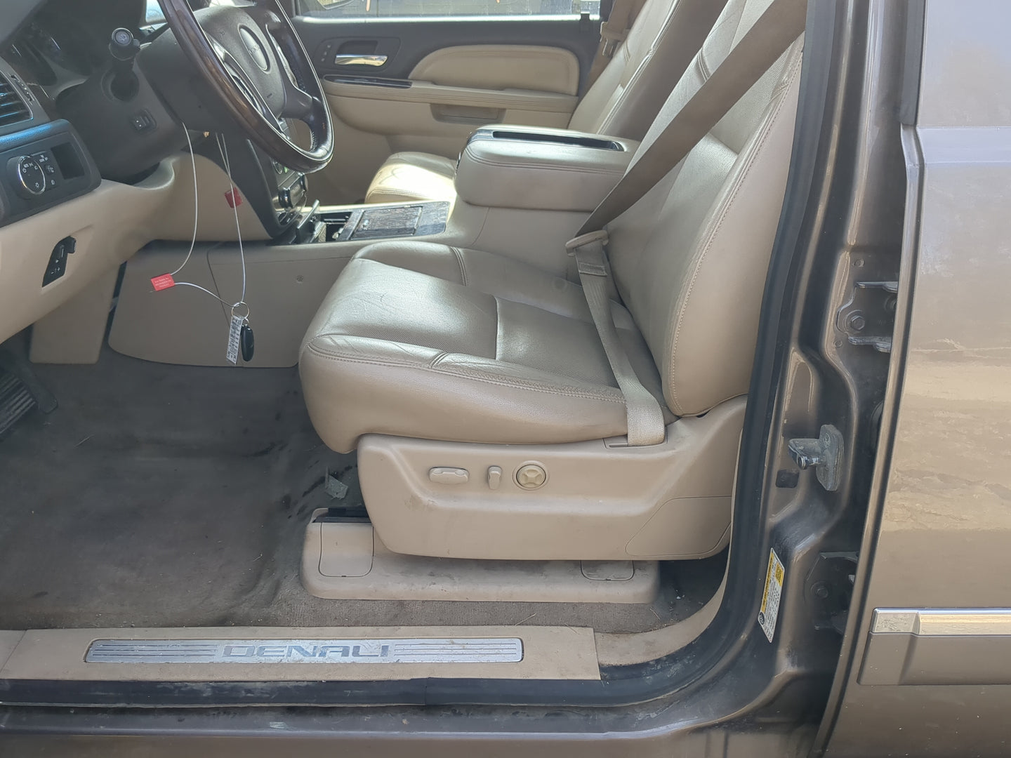 2012-2014 Gmc Yukon Xl 1500 Driver Front Seat Oem 1186121 - Oemusedautoparts1.com