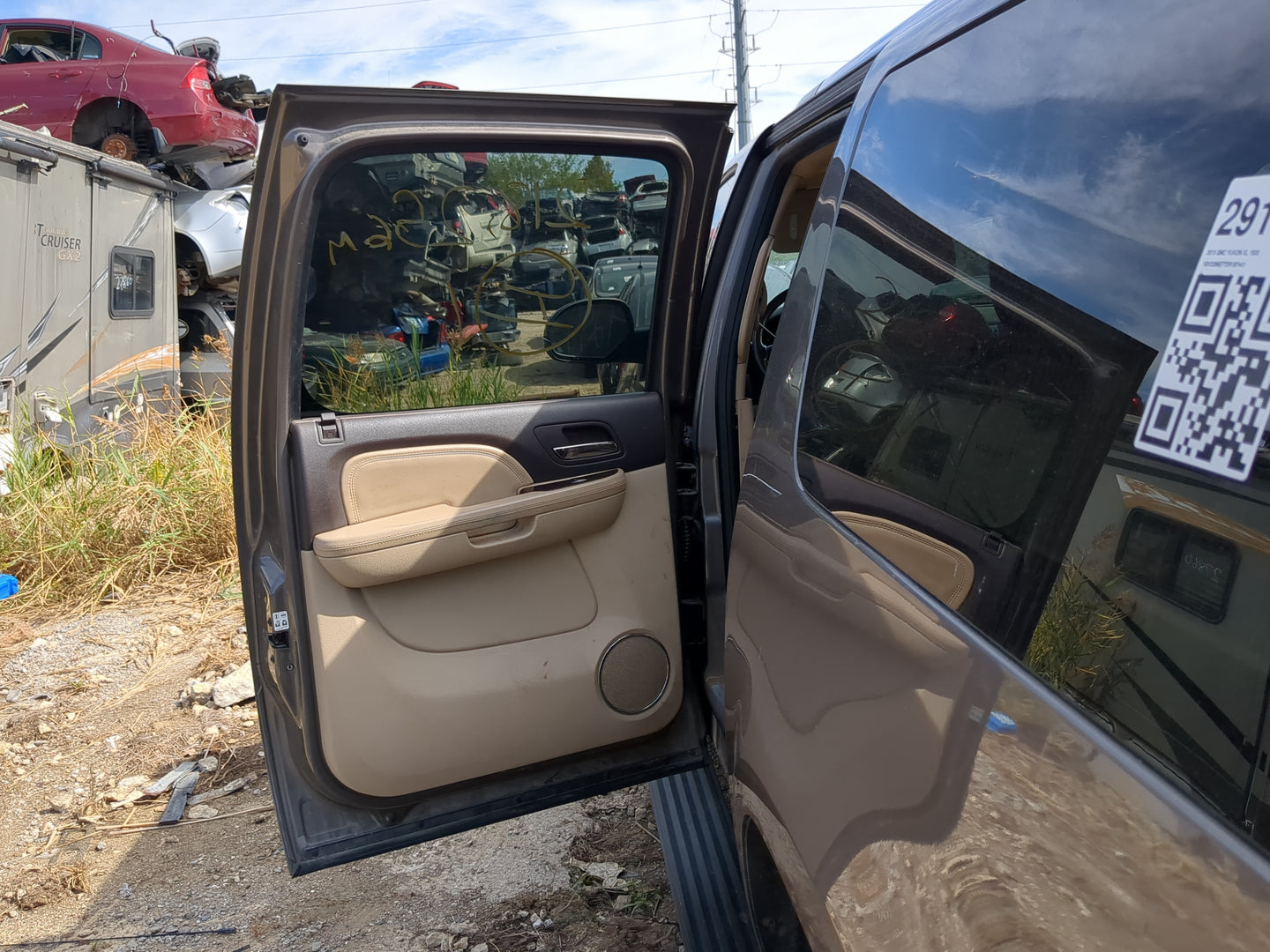 2007-2014 Gmc Yukon Xl 1500 Driver Rear Door Oem 1186132 - Oemusedautoparts1.com