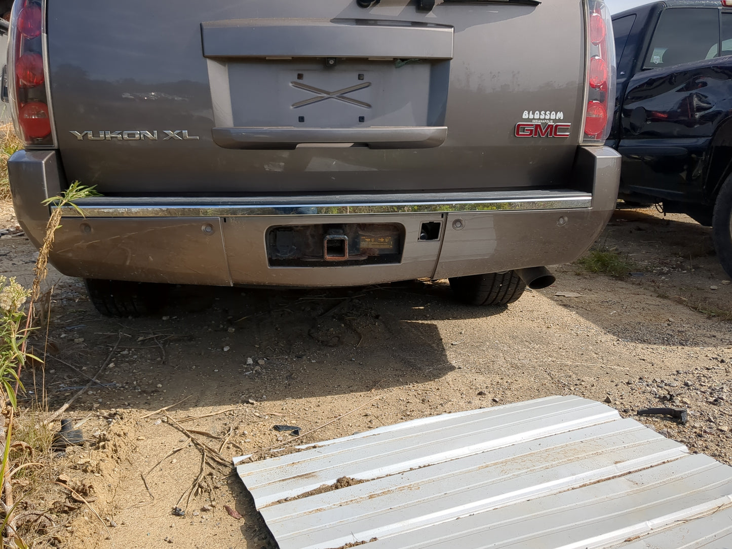 2007-2014 Gmc Yukon Xl 1500 Rear Bumper Assembly Oem - Oemusedautoparts1.com