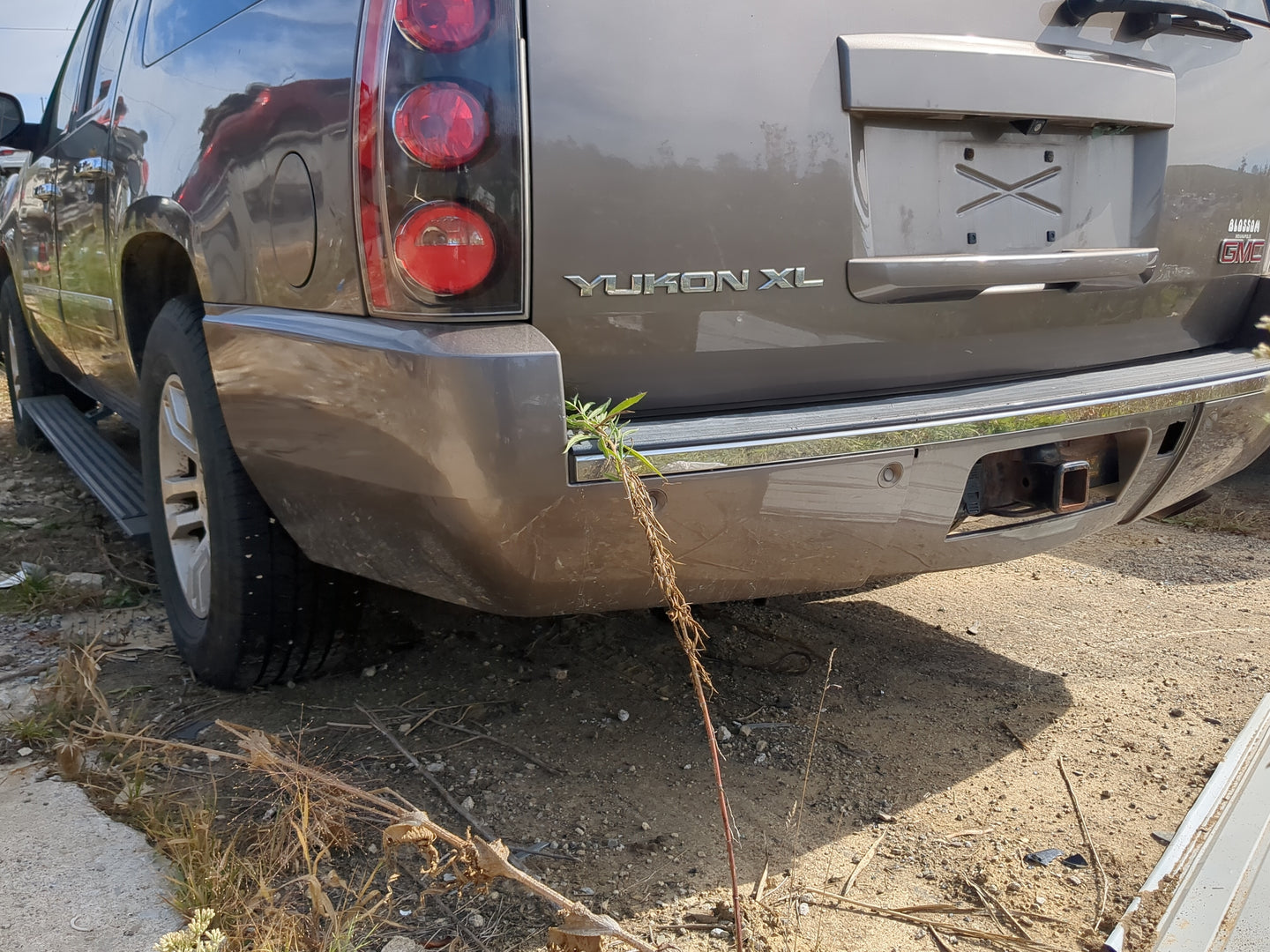 2007-2014 Gmc Yukon Xl 1500 Rear Bumper Assembly Oem 1186133 - Oemusedautoparts1.com