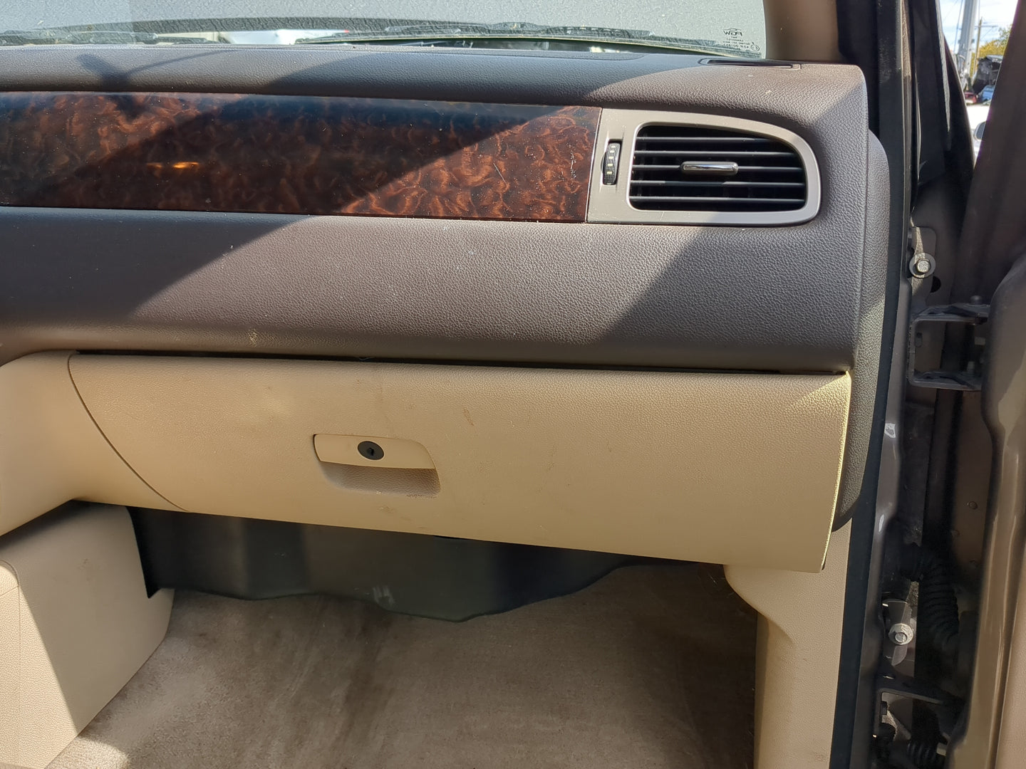 2013 Gmc Yukon Xl 1500 Passenger Glove Box Door Storage Compartment - Oemusedautoparts1.com