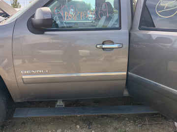 2011-2014 Gmc Yukon Xl 1500 Driver Front Door Oem - Oemusedautoparts1.com