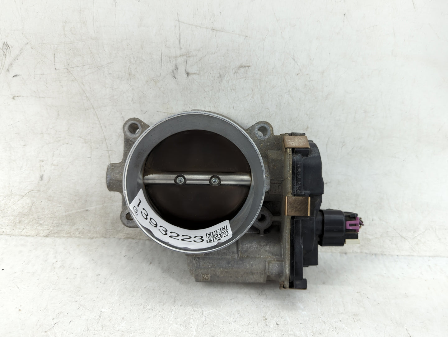 2009-2014 Gmc Yukon Xl 1500 Throttle Body P/N:12629992 Fits Fits 2009 2010 2011 2012 2013 2014 2015 OEM Used Auto Parts - Oe
