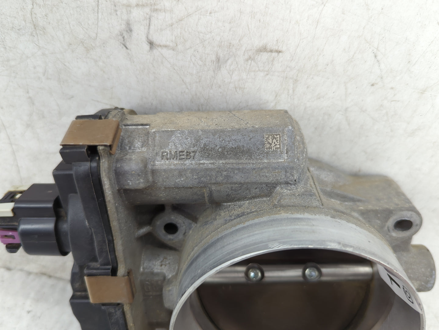 2009-2014 Gmc Yukon Xl 1500 Throttle Body P/N:12629992 Fits Fits 2009 2010 2011 2012 2013 2014 2015 OEM Used Auto Parts - Oe