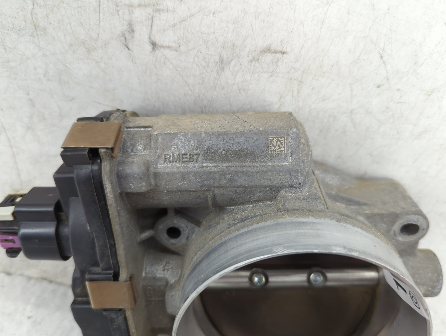 2009-2014 Gmc Yukon Xl 1500 Throttle Body P/N:12629992 Fits Fits 2009 2010 2011 2012 2013 2014 2015 OEM Used Auto Parts - Oe