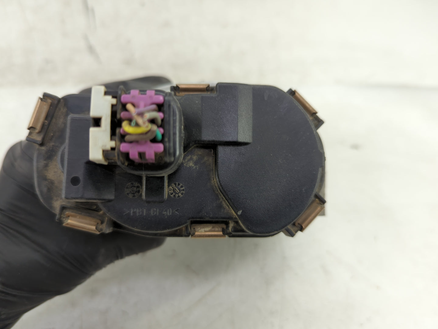 2009-2014 Gmc Yukon Xl 1500 Throttle Body P/N:12629992 Fits Fits 2009 2010 2011 2012 2013 2014 2015 OEM Used Auto Parts - Oe