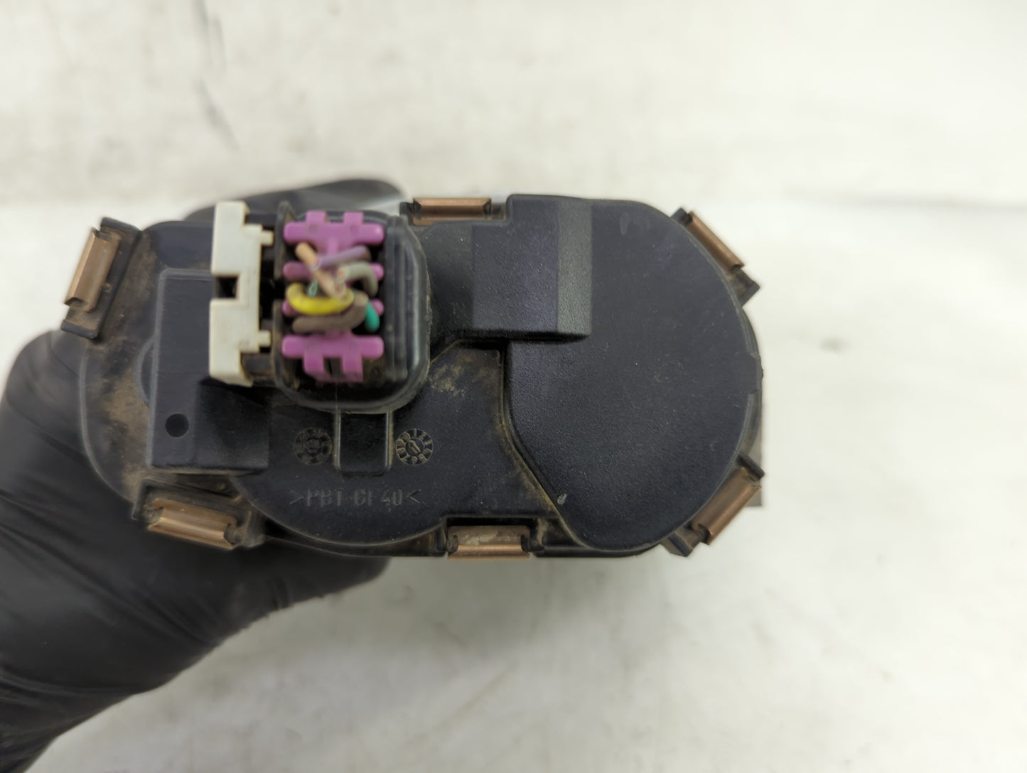 2009-2014 Gmc Yukon Xl 1500 Throttle Body P/N:12629992 Fits Fits 2009 2010 2011 2012 2013 2014 2015 OEM Used Auto Parts - Oe