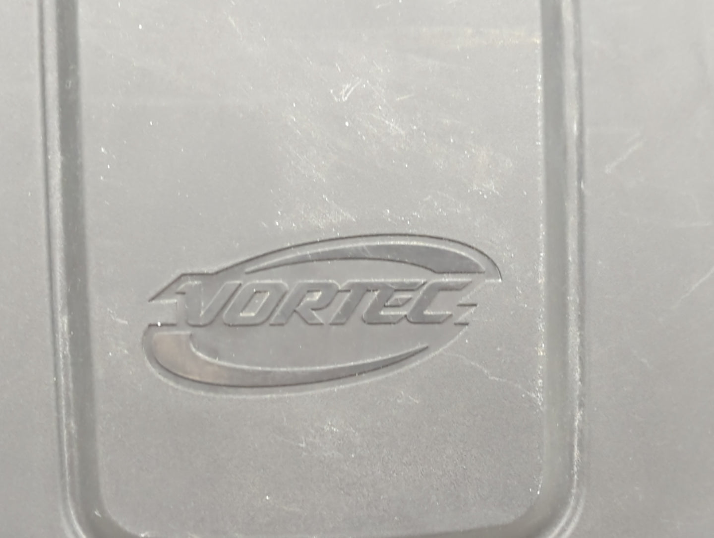2013 Gmc Yukon Xl 1500 Engine Cover - Oemusedautoparts1.com