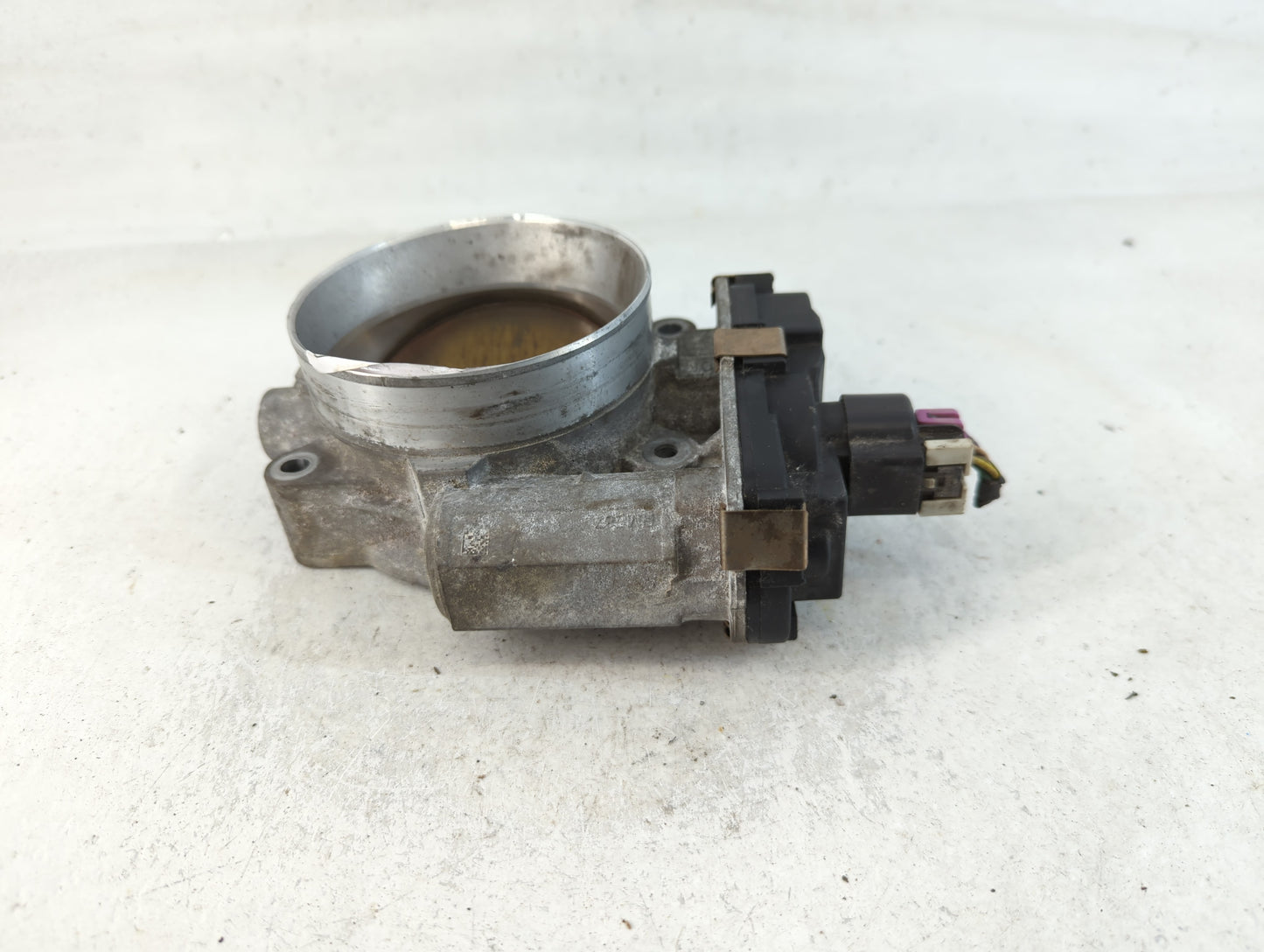 2009-2014 Gmc Yukon Xl 1500 Throttle Body P/N:RME87 Fits Fits 2009 2010 2011 2012 2013 2014 2015 OEM Used Auto Parts - Oemus
