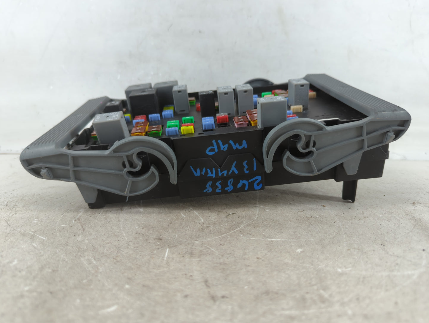 2010-2014 Gmc Yukon Xl 1500 Fusebox Fuse Box Panel Relay Module Fits Fits 2010 2011 2012 2013 2014 OEM Used Auto Parts - Oem