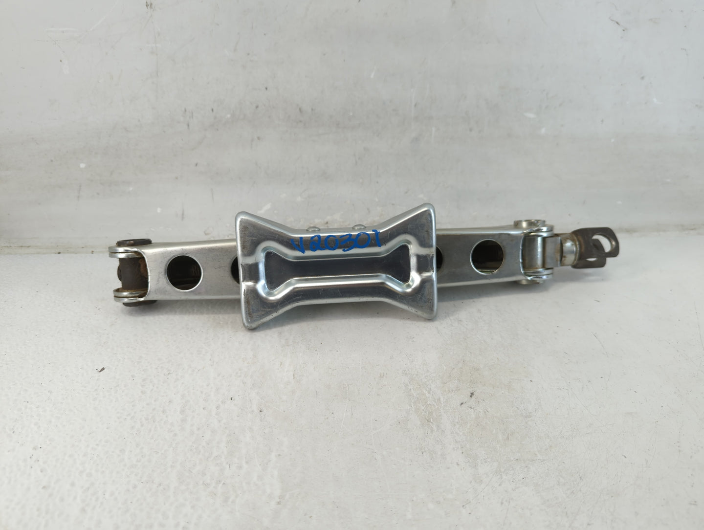 2013 Honda Accord Spare Scissor Car Jack 1071541 - Oemusedautoparts1.com