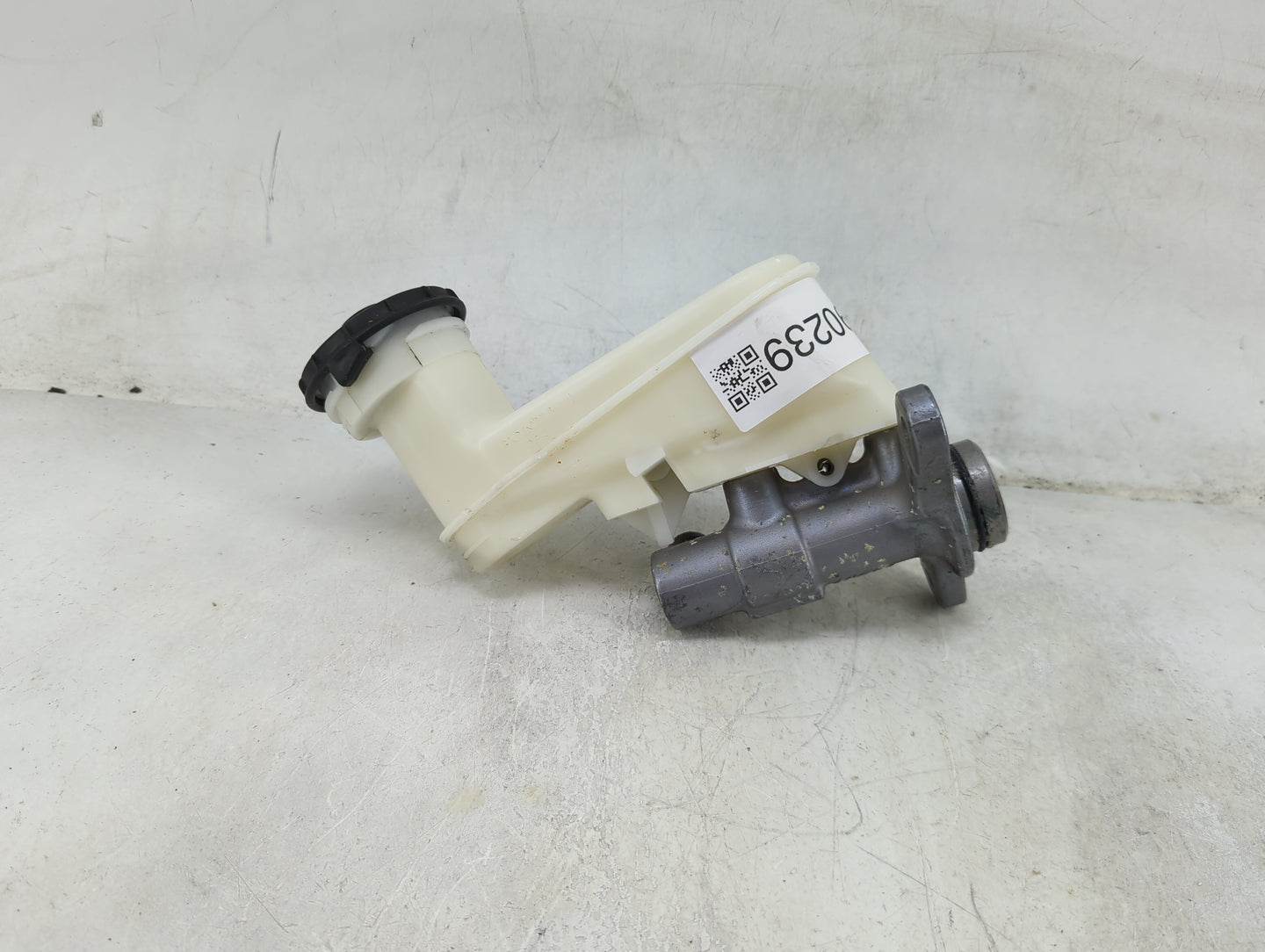 2013-2017 Honda Accord Brake Master Cylinder 1490239 - Oemusedautoparts1.com
