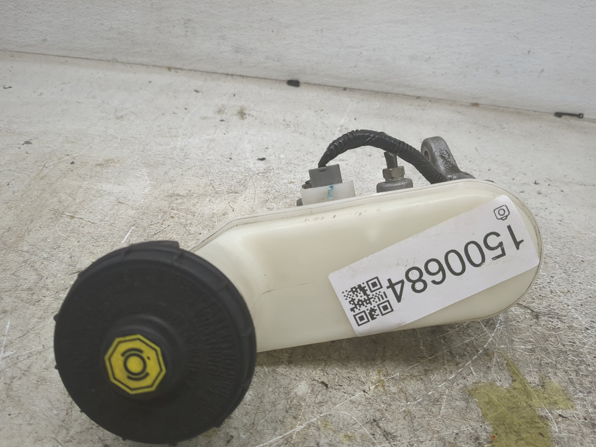 2013-2017 Honda Accord Brake Master Cylinder 1500684 - Oemusedautoparts1.com