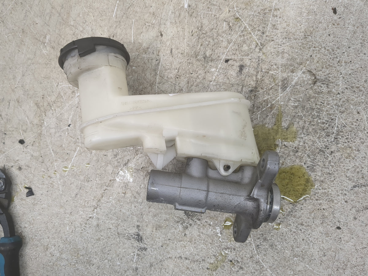 2013-2017 Honda Accord Brake Master Cylinder 1500684 - Oemusedautoparts1.com