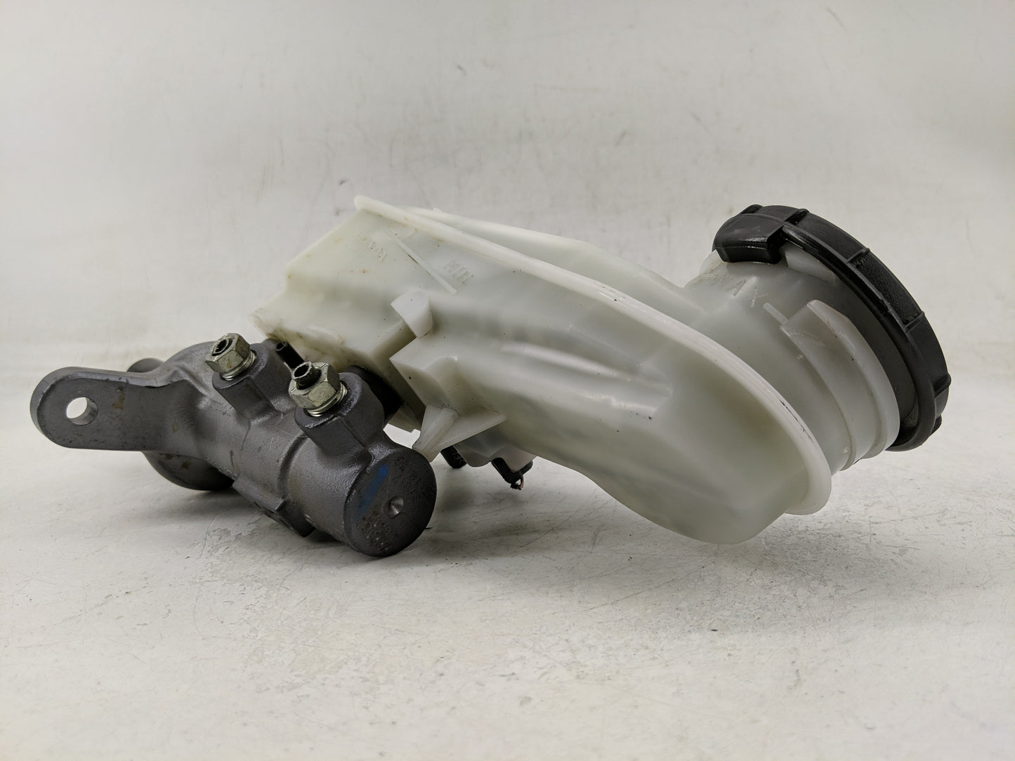 2016-2020 Honda Civic Brake Master Cylinder 1312766 - Oemusedautoparts1.com