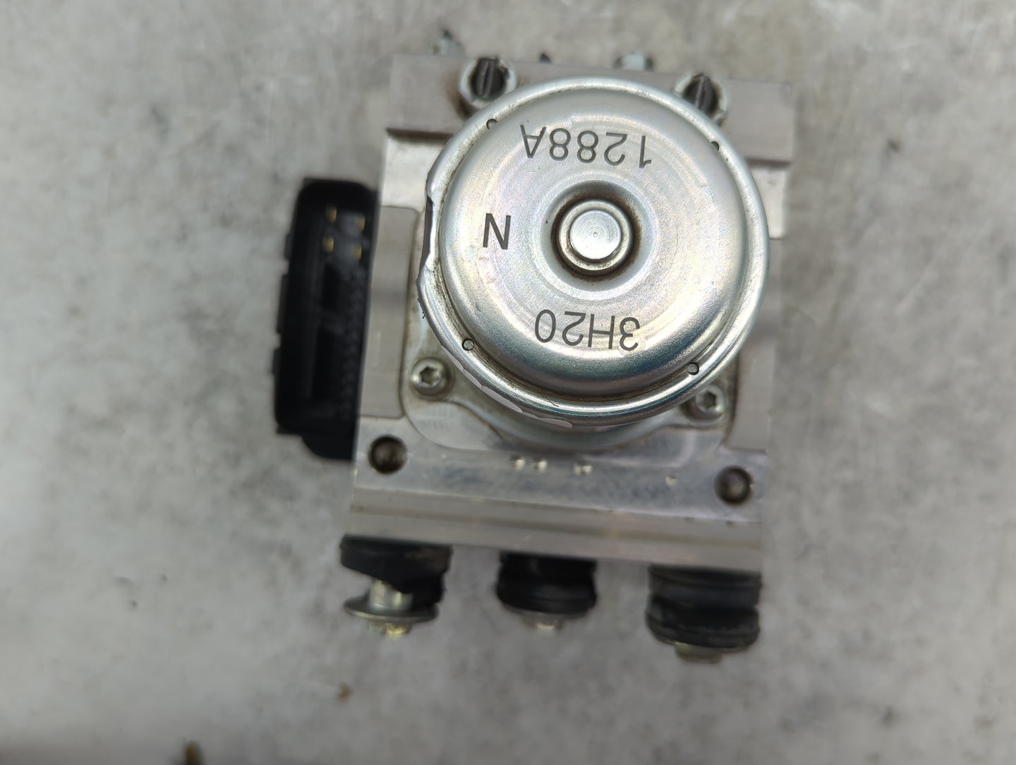 2013 Honda Civic ABS Pump Control Module Replacement P/N:3L16G-0288 TR2B1 Fits OEM Used Auto Parts - Oemusedautoparts1.com