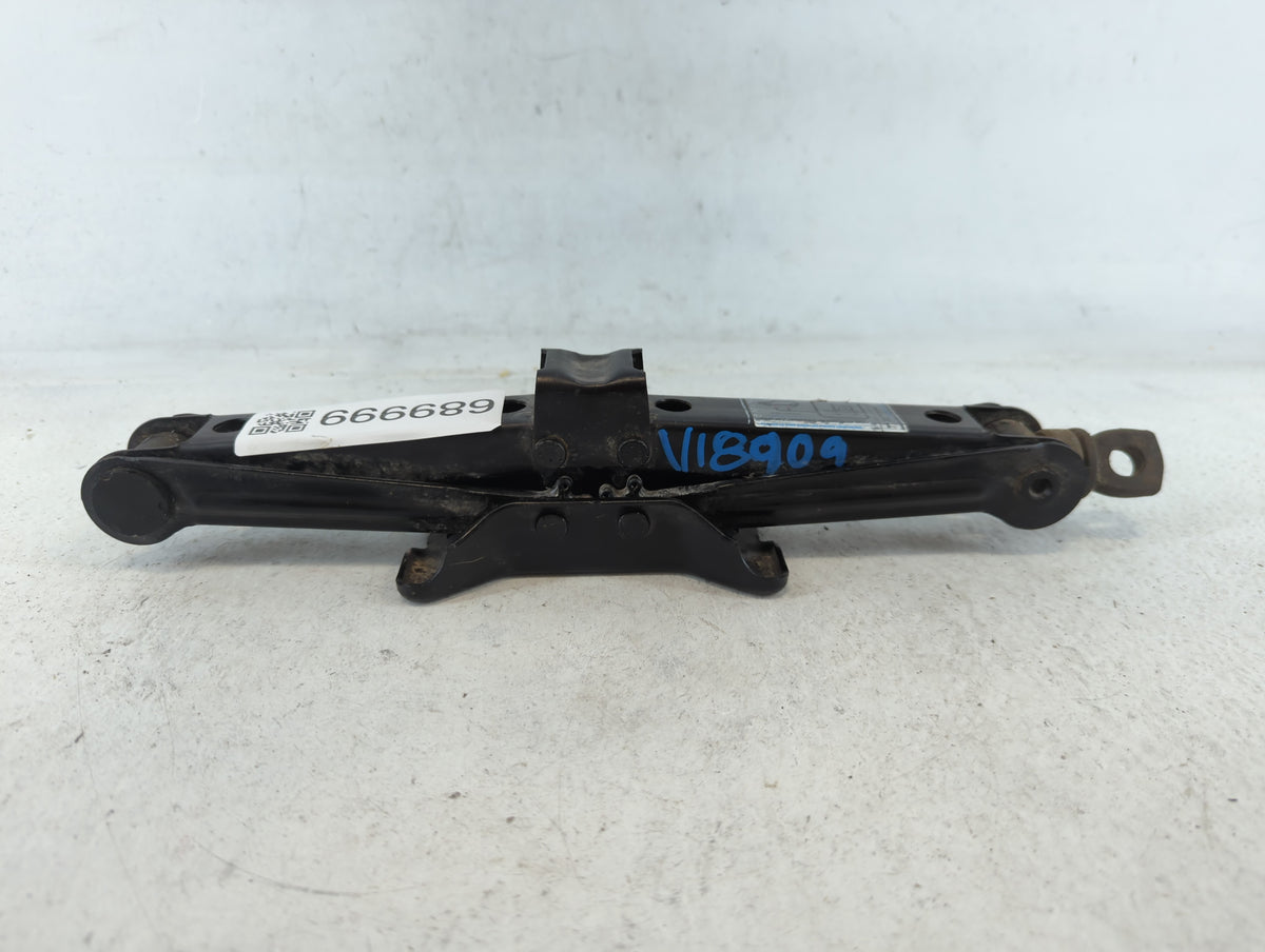 2013 Honda Civic Spare Scissor Car Jack 689999 - Oemusedautoparts1.com