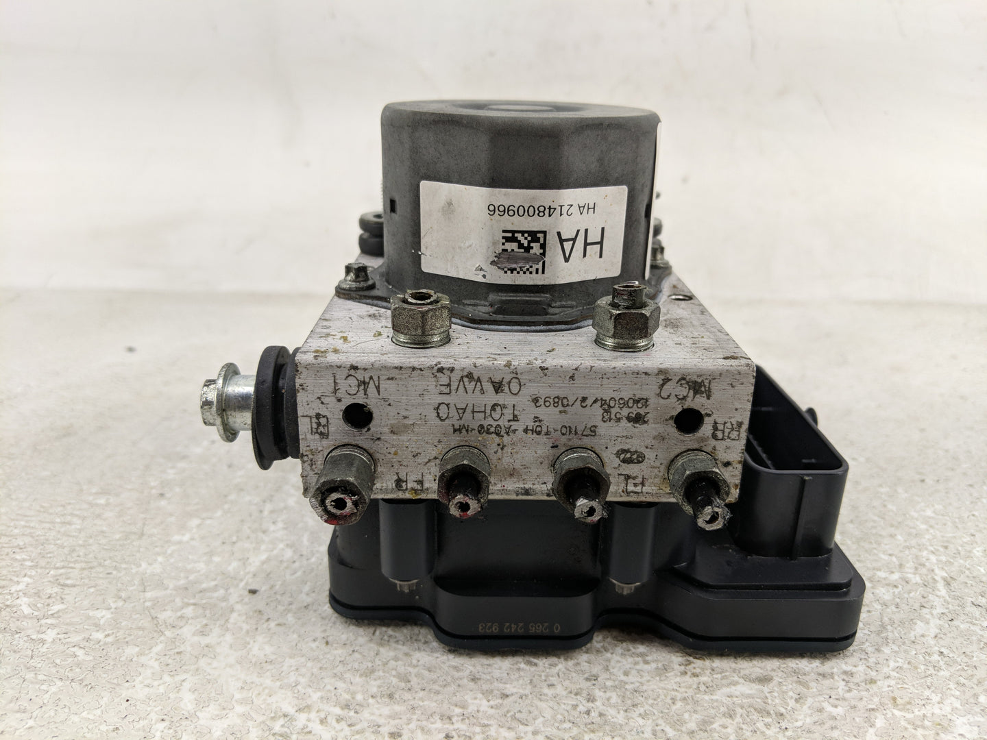 2012-2013 Honda Cr-V ABS Pump Control Module Replacement P/N:57110-T0H-A030-M1 Fits Fits 2012 2013 OEM Used Auto Parts - Oem