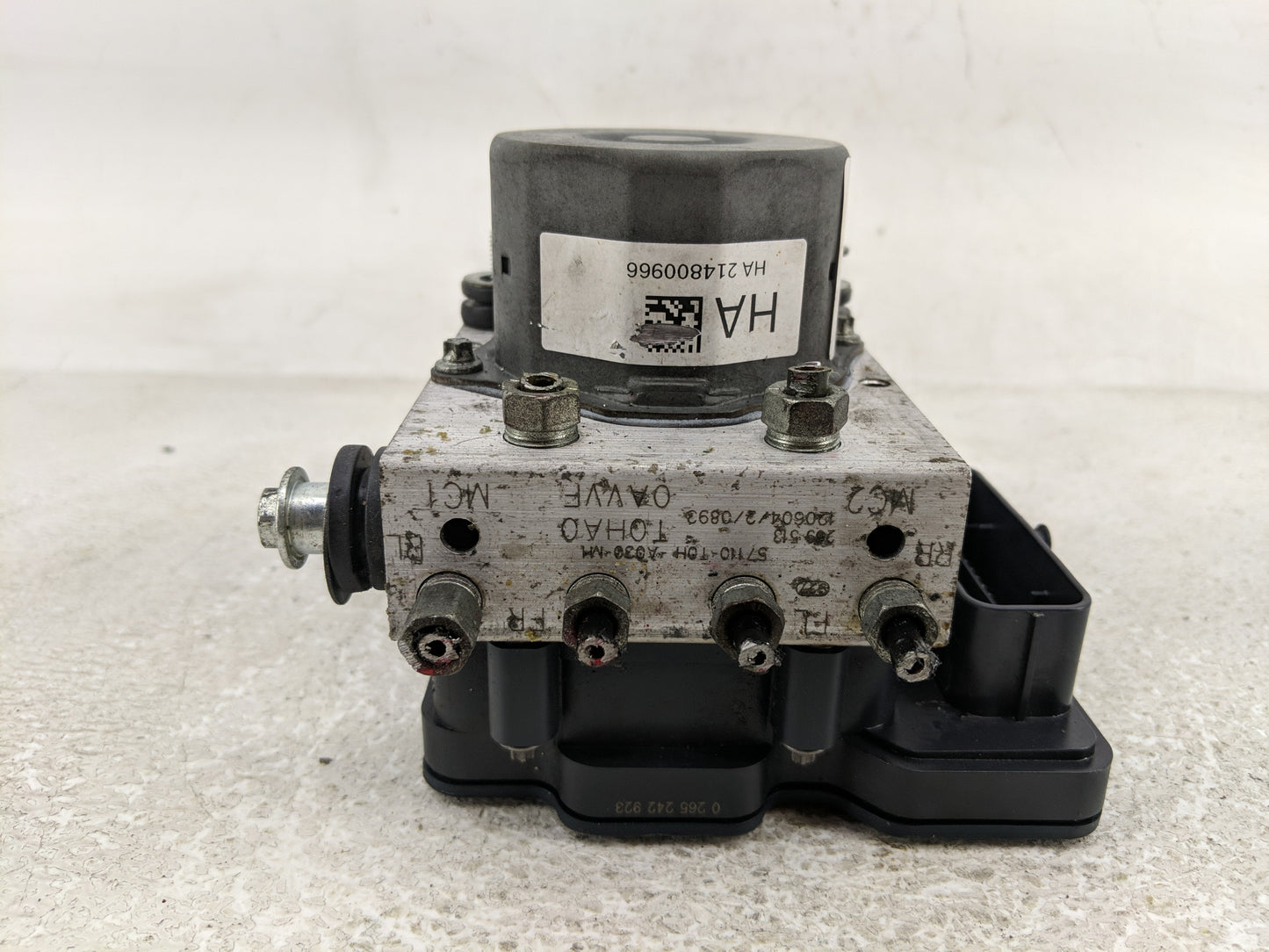 2012-2013 Honda Cr-V ABS Pump Control Module Replacement P/N:57110-T0H-A030-M1 Fits Fits 2012 2013 OEM Used Auto Parts - Oem