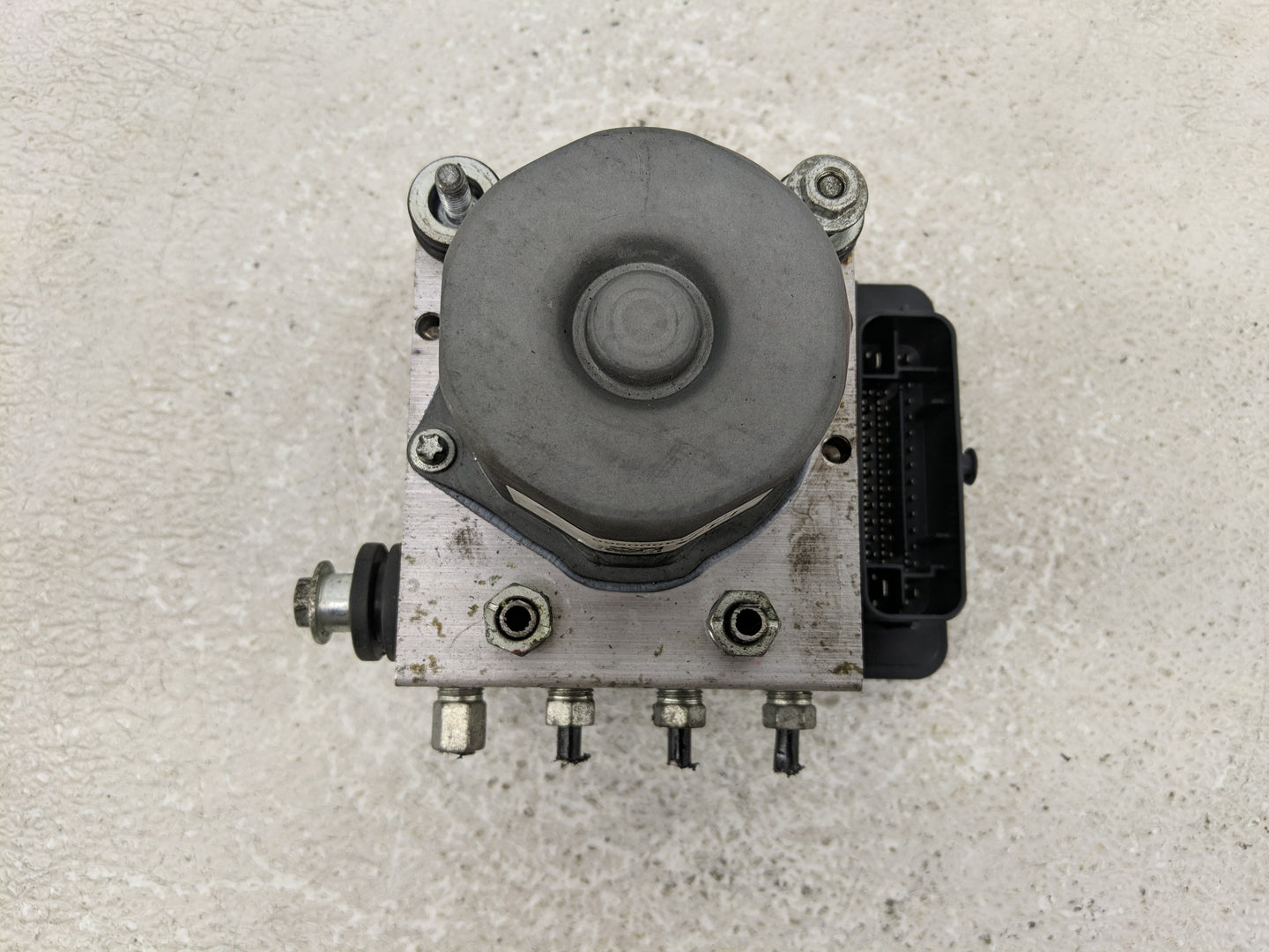 2012-2013 Honda Cr-V ABS Pump Control Module Replacement P/N:57110-T0H-A030-M1 Fits Fits 2012 2013 OEM Used Auto Parts - Oem