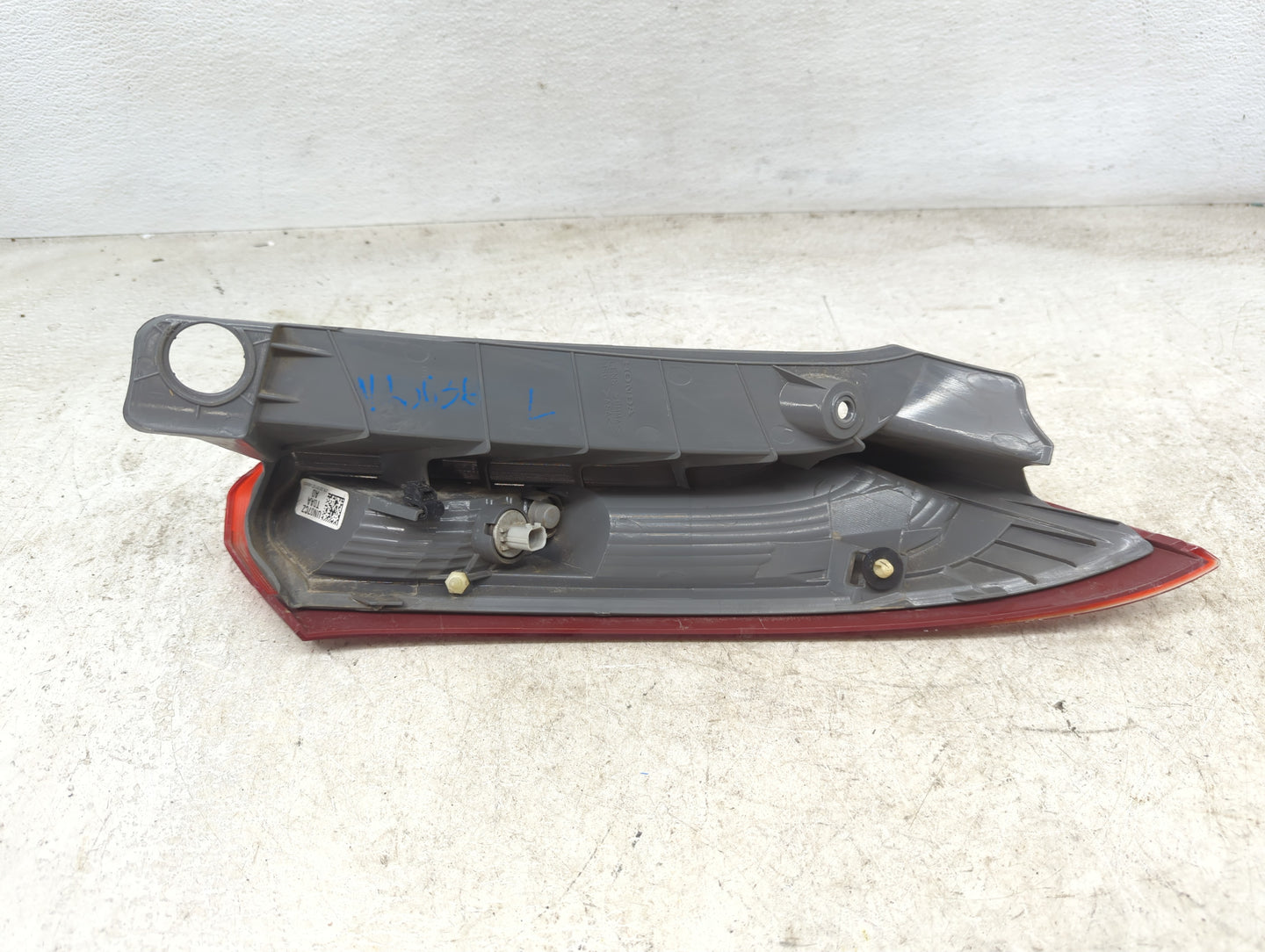 2012-2014 Honda Cr-V Tail Light Assembly Driver Left OEM Fits Fits 2012 2013 2014 OEM Used Auto Parts - Oemusedautoparts1.co