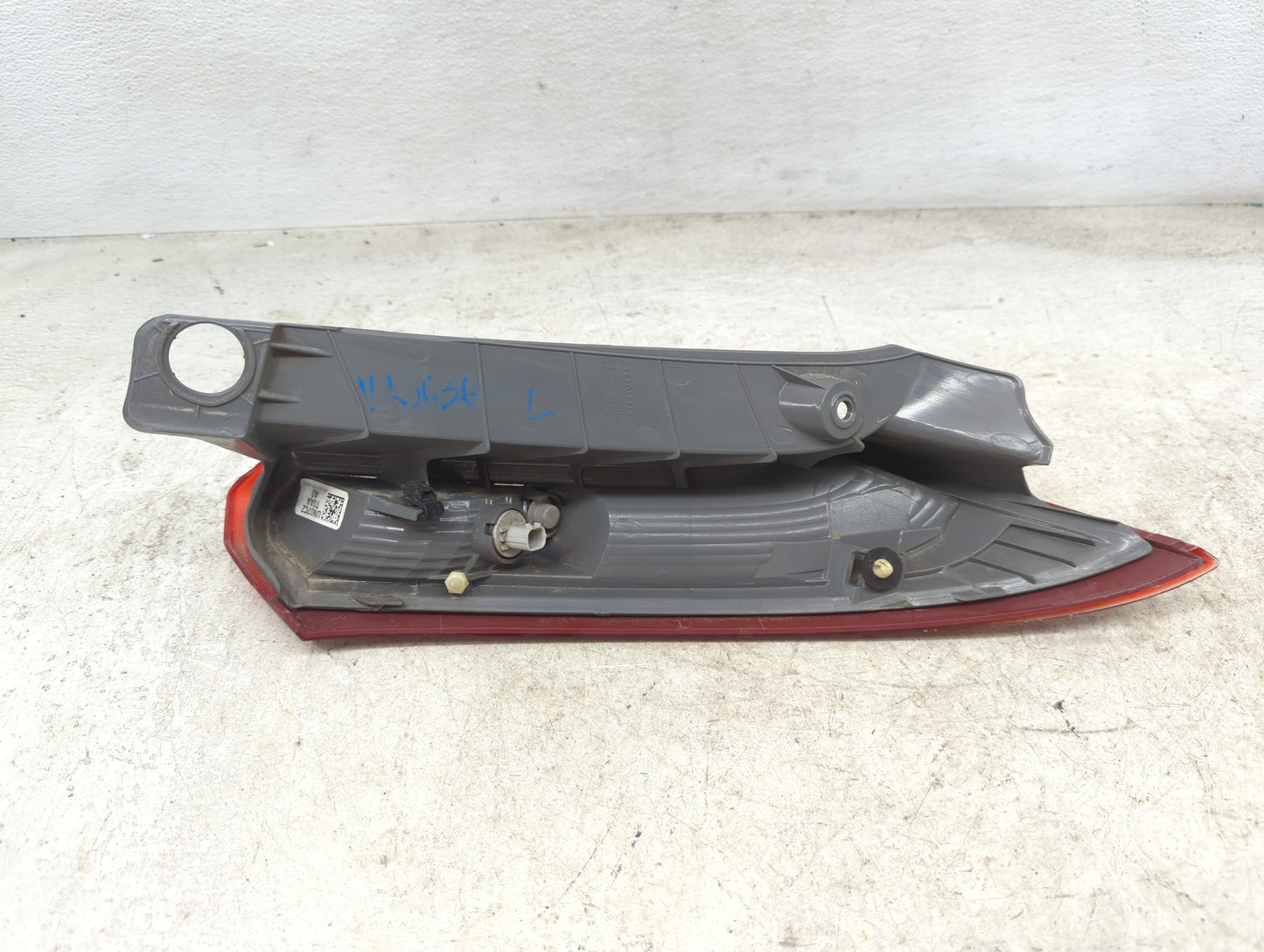 2012-2014 Honda Cr-V Tail Light Assembly Driver Left OEM Fits Fits 2012 2013 2014 OEM Used Auto Parts - Oemusedautoparts1.co