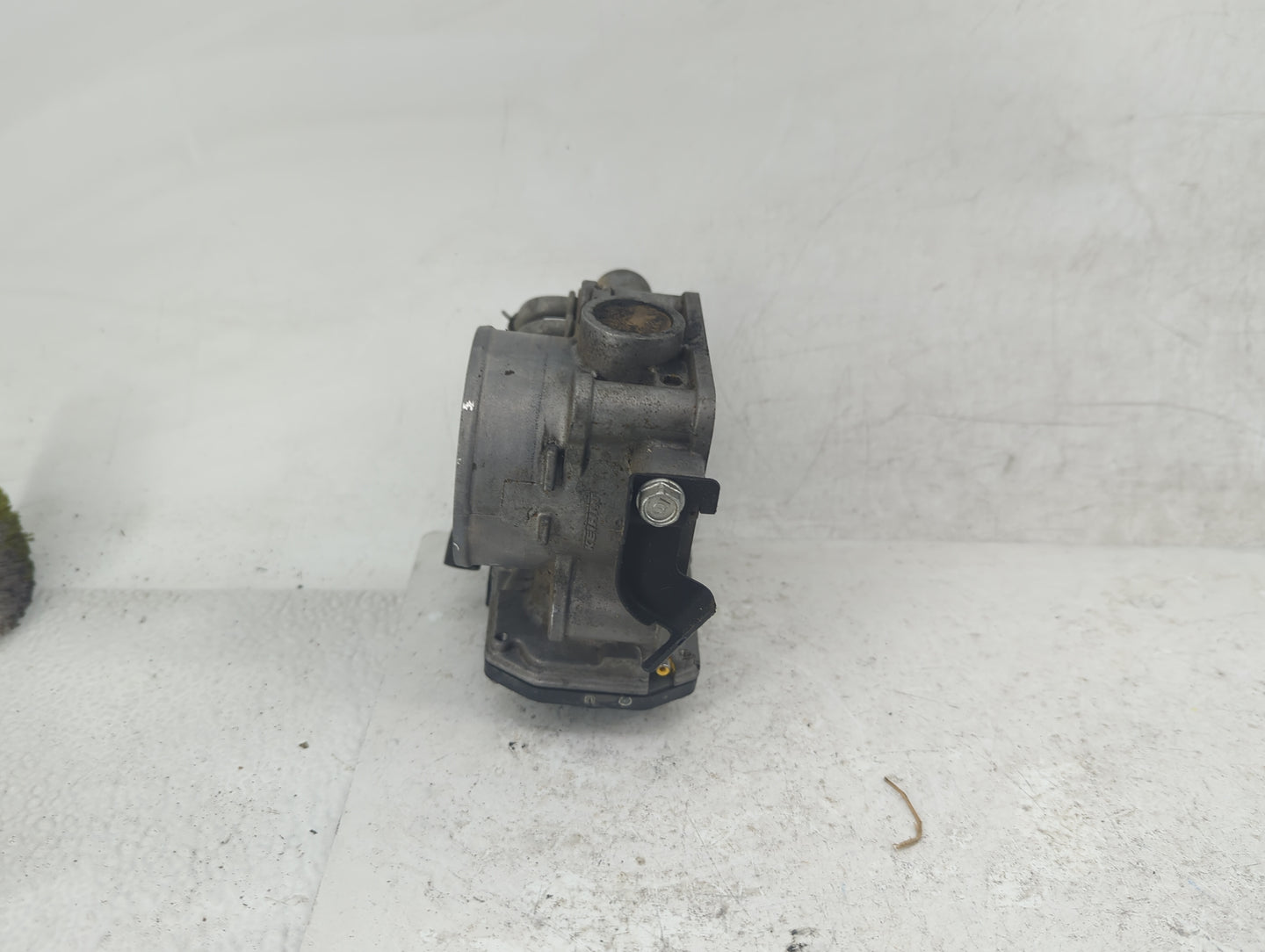 2010-2014 Honda Cr-V Throttle Body Fits Fits 2010 2011 2012 2013 2014 2015 OEM Used Auto Parts - Oemusedautoparts1.com