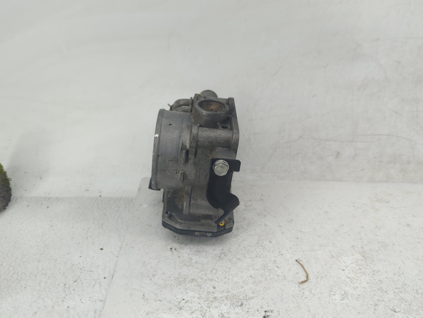 2010-2014 Honda Cr-V Throttle Body Fits Fits 2010 2011 2012 2013 2014 2015 OEM Used Auto Parts - Oemusedautoparts1.com