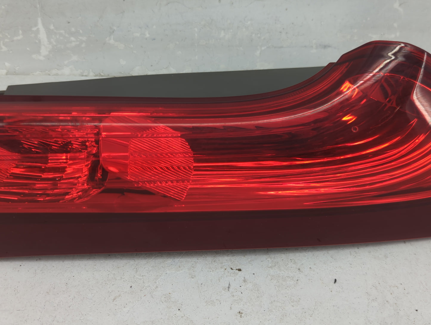 2012-2014 Honda Cr-v Passenger Right Side Deck Lid Mounted Tail Light - Oemusedautoparts1.com