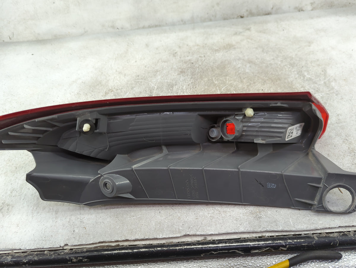 2012-2014 Honda Cr-V Tail Light Assembly Driver Left OEM P/N:UG16CX T0AA A0 Fits Fits 2012 2013 2014 OEM Used Auto Parts - O