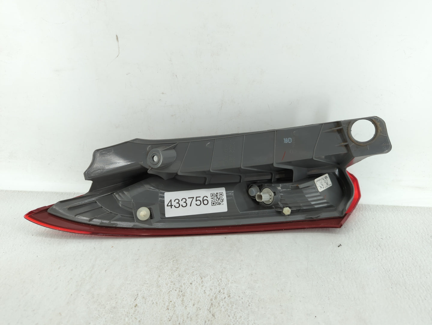 2012-2014 Honda Cr-V Tail Light Assembly Passenger Right OEM P/N:UN14BXT0AAA0 UK30CXT0AA, UP11CXT0AAA0 Fits Fits 2012 2013 2