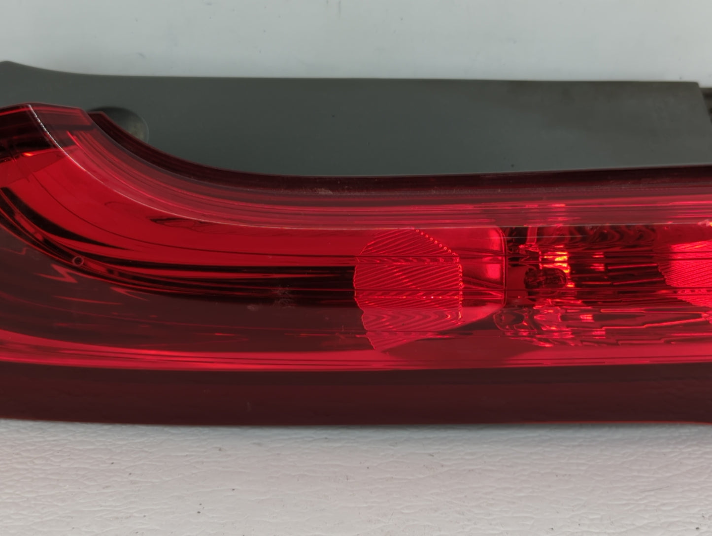 2012-2014 Honda Cr-V Tail Light Assembly Driver Left OEM P/N:UG22CXT0AAA0 UC11DZT0AA, UM01CZT0AA Fits Fits 2012 2013 2014 OE