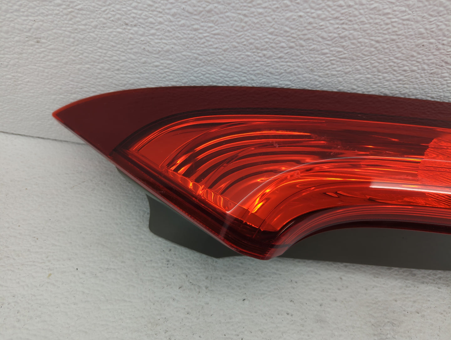 2012-2014 Honda Cr-V Tail Light Assembly Passenger Right OEM P/N:UE23CXT0AAA0 UP18BYTOAAAO, UA21CXT0AAA0 Fits Fits 2012 2013