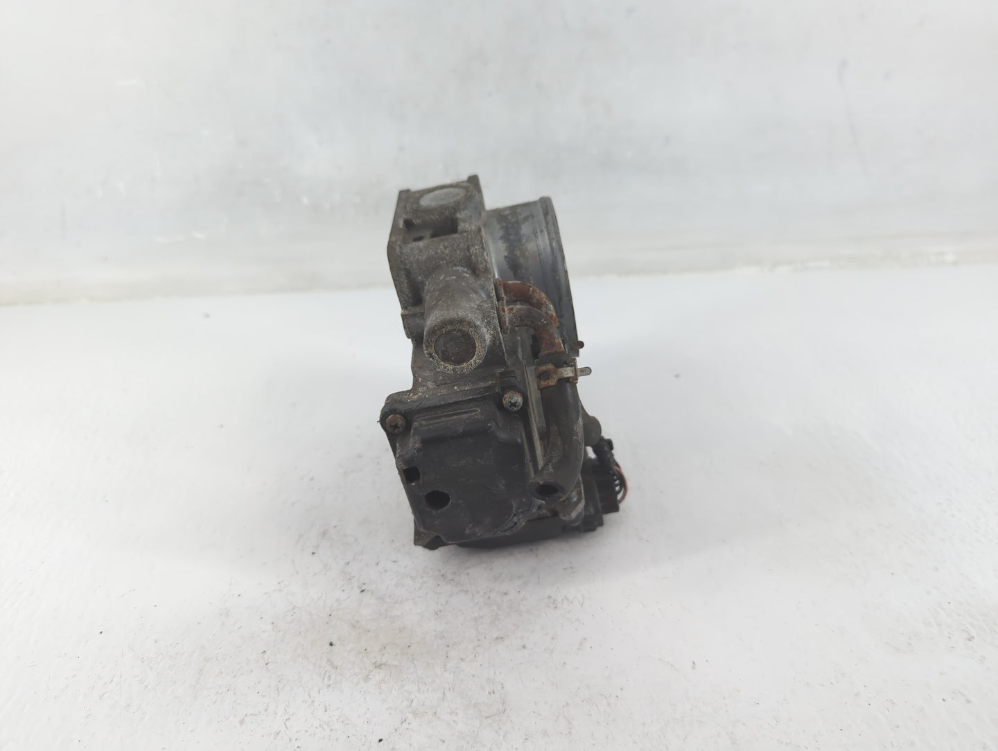 2010-2014 Honda Cr-V Throttle Body Fits Fits 2010 2011 2012 2013 2014 2015 OEM Used Auto Parts - Oemusedautoparts1.com