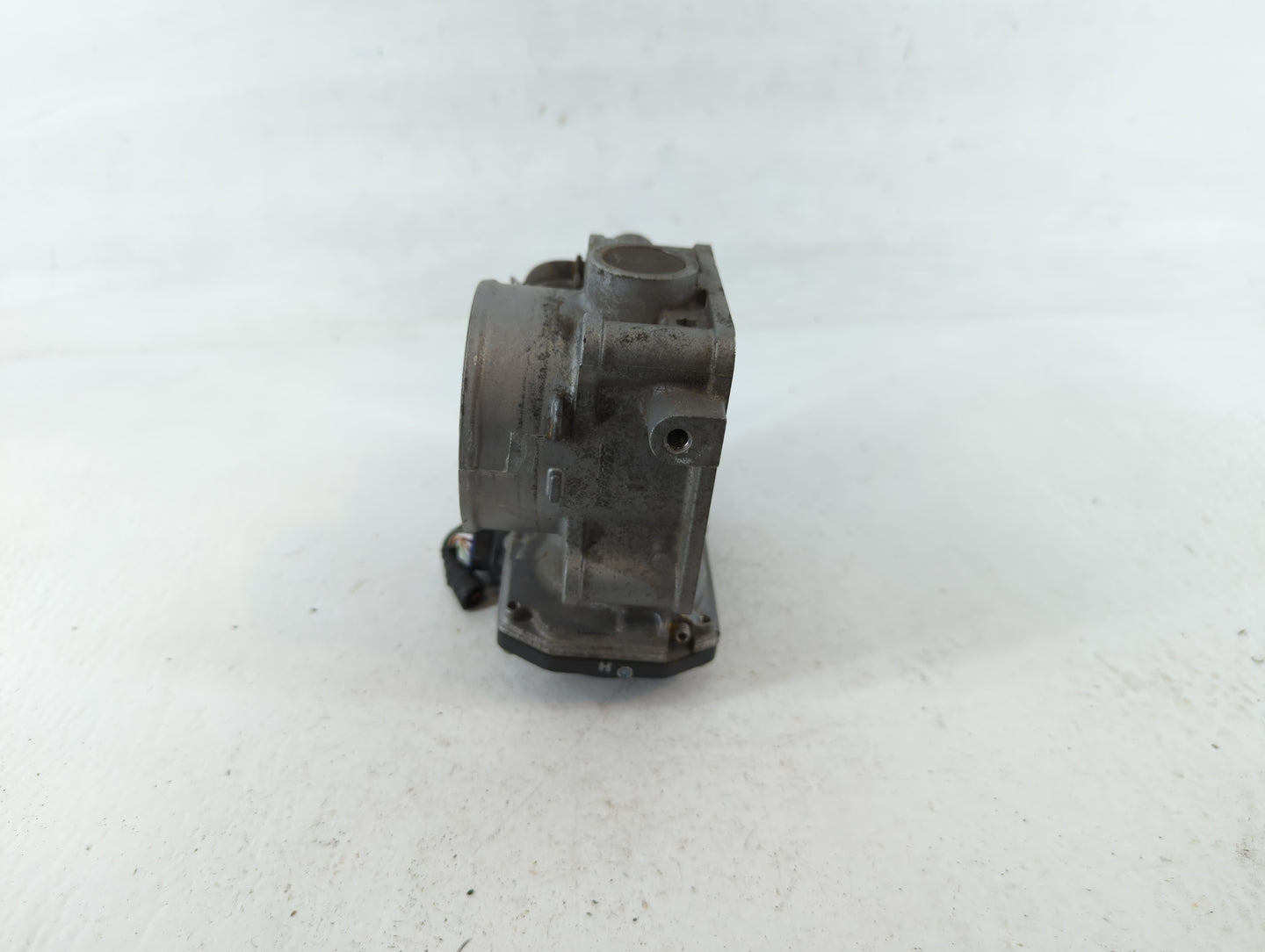 2010-2014 Honda Cr-V Throttle Body Fits Fits 2010 2011 2012 2013 2014 2015 OEM Used Auto Parts - Oemusedautoparts1.com