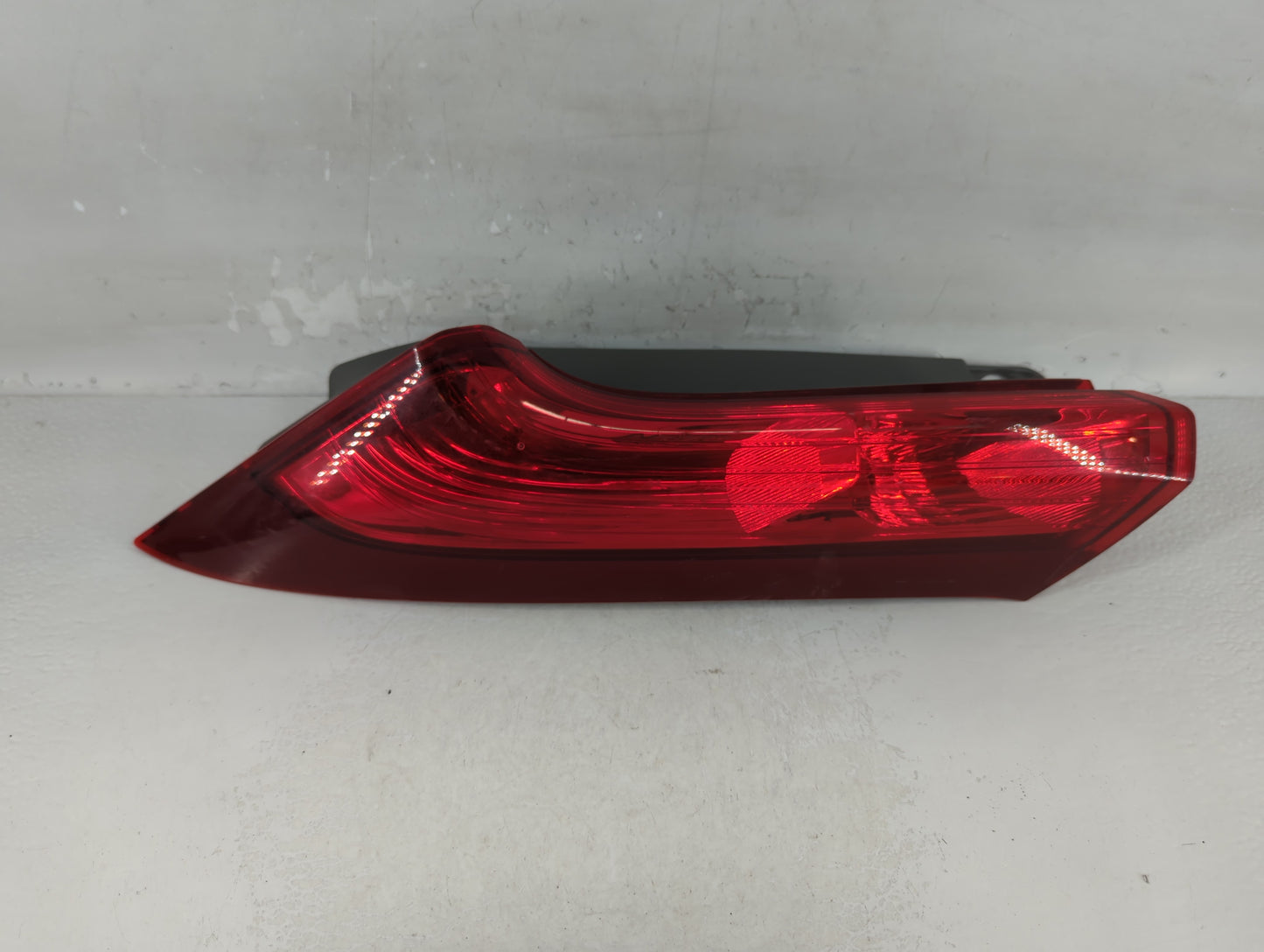 2012-2014 Honda Cr-V Tail Light Assembly Driver Left OEM P/N:UH29DYTOAAA0 T0AA Fits Fits 2012 2013 2014 OEM Used Auto Parts 