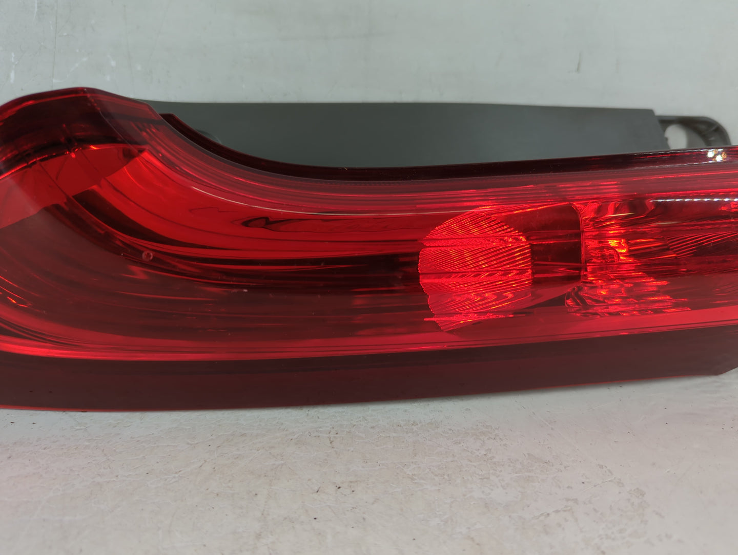 2012-2014 Honda Cr-V Tail Light Assembly Driver Left OEM P/N:UC22CZ Fits Fits 2012 2013 2014 OEM Used Auto Parts - Oemusedau
