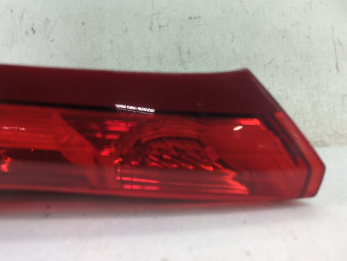 Honda Crv Passenger Right Side Deck Lid Mounted Tail Light Red - Oemusedautoparts1.com