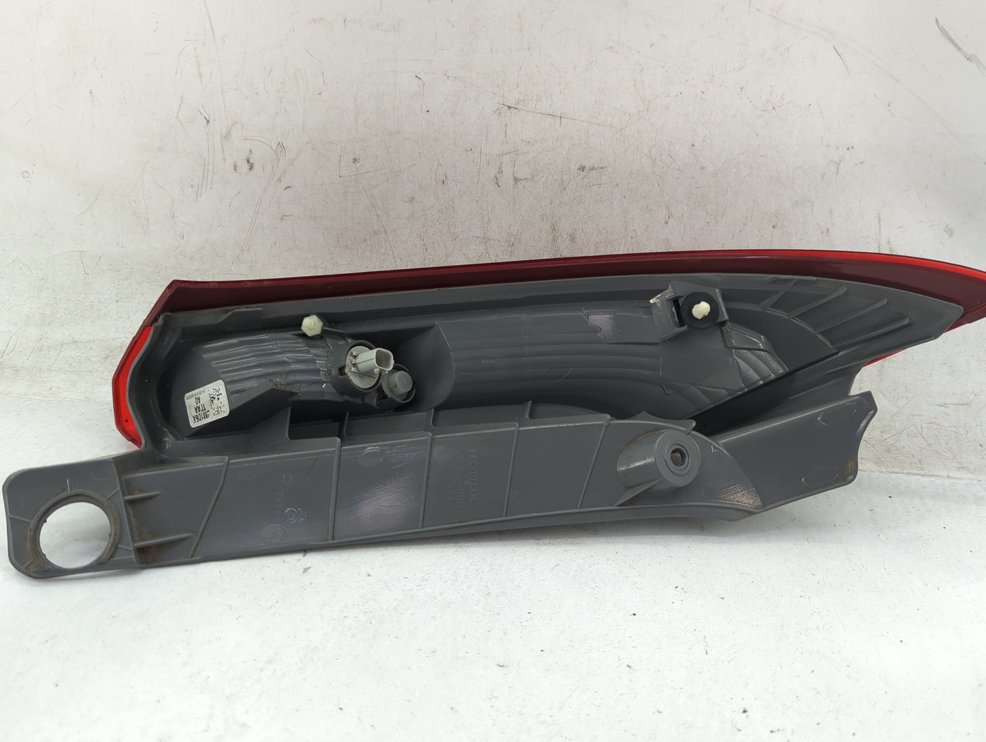 Honda Crv Passenger Right Side Deck Lid Mounted Tail Light Red - Oemusedautoparts1.com