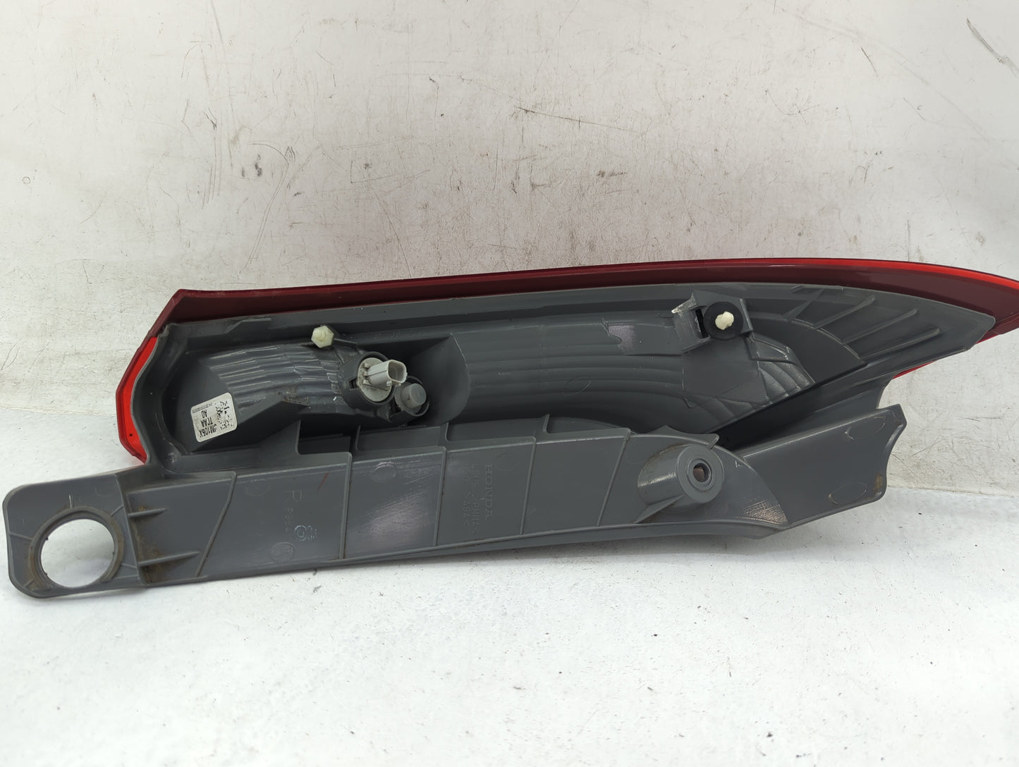 Honda Crv Passenger Right Side Deck Lid Mounted Tail Light Red - Oemusedautoparts1.com