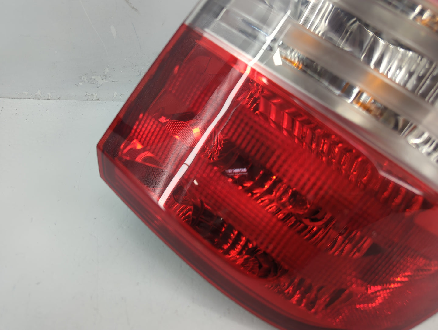 2011-2013 Honda Odyssey Tail Light Assembly Passenger Right OEM P/N:NAL 949 312 Fits Fits 2011 2012 2013 OEM Used Auto Parts