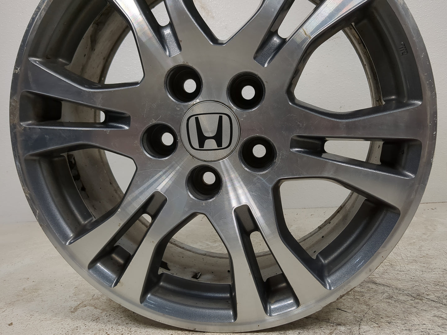 2011-2017 Honda Odyssey Oem Wheel Rim - Oemusedautoparts1.com