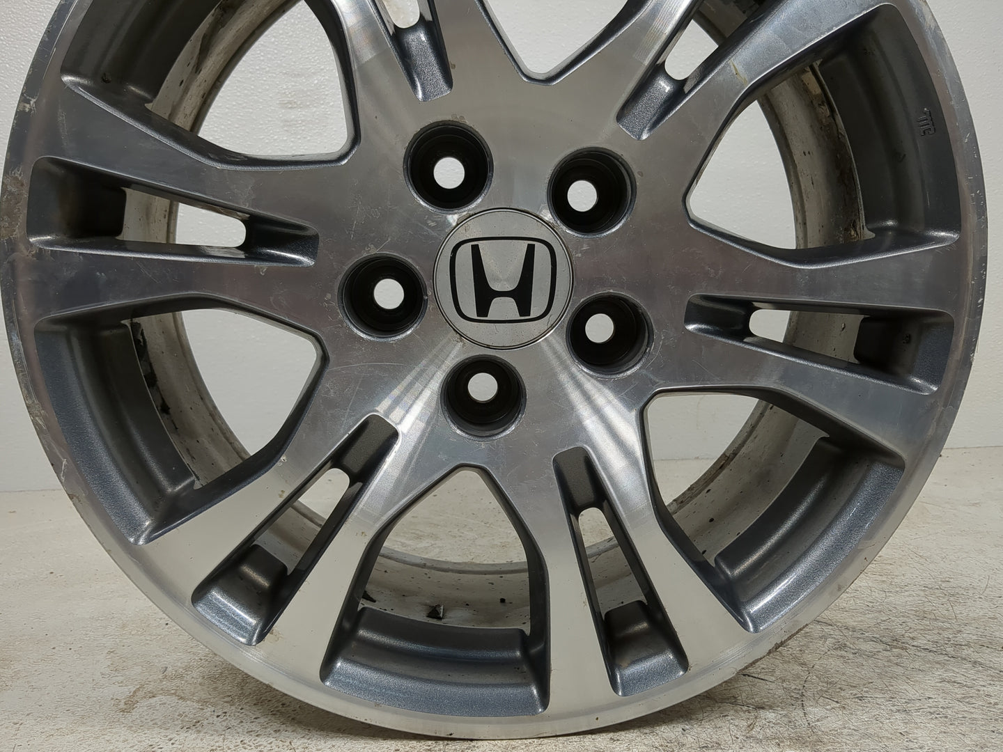 2011-2017 Honda Odyssey Oem Wheel Rim - Oemusedautoparts1.com