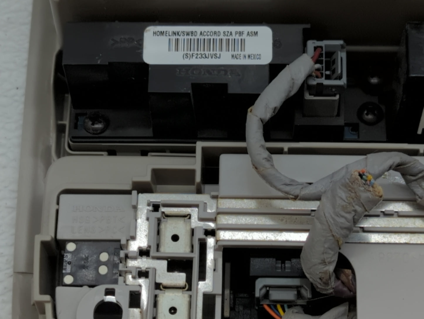 2013 Honda Odyssey Overhead Roof Console - Oemusedautoparts1.com