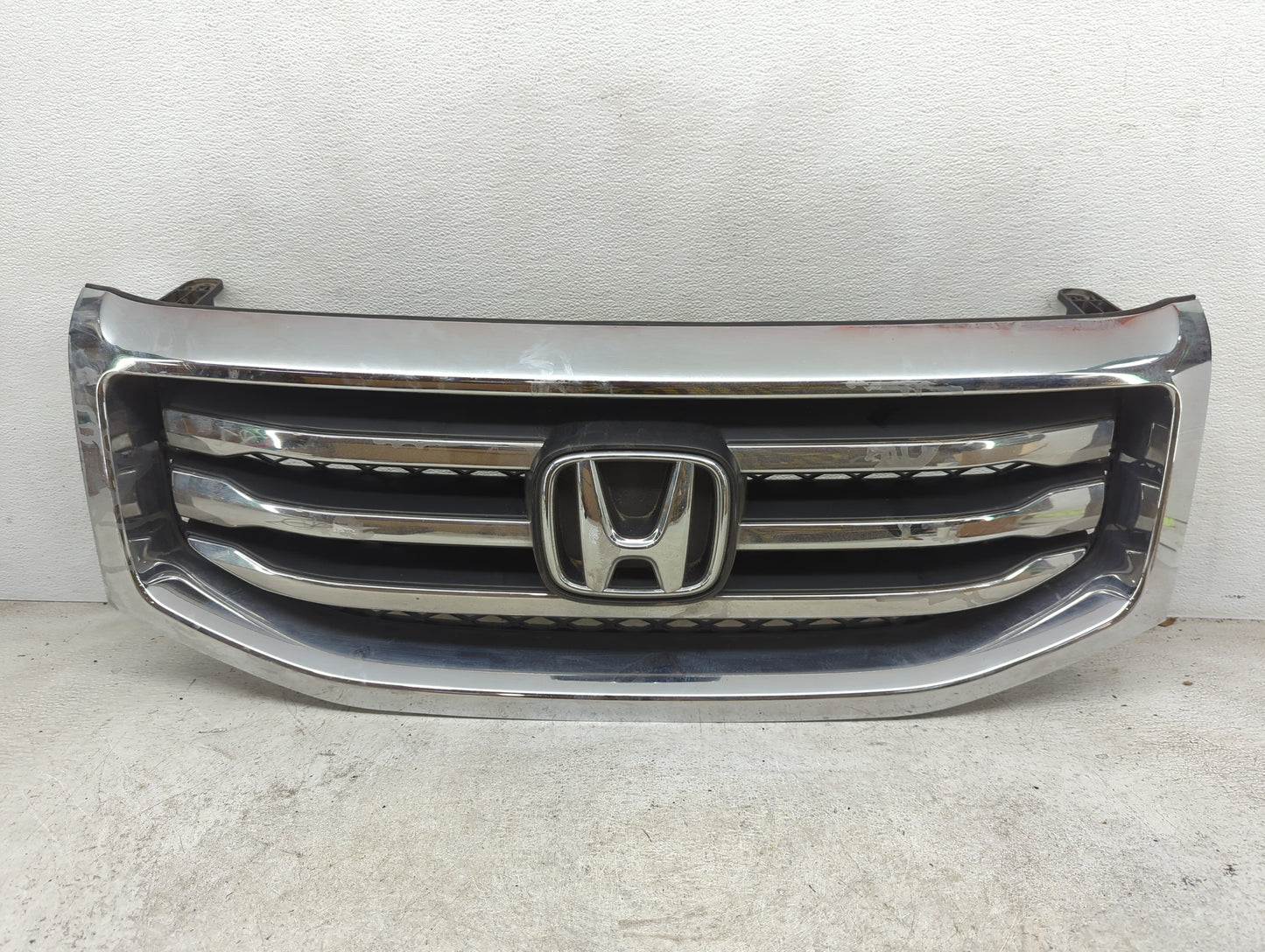 2012-2015 Honda Pilot Front Grille Bumper Not Included - Oemusedautoparts1.com