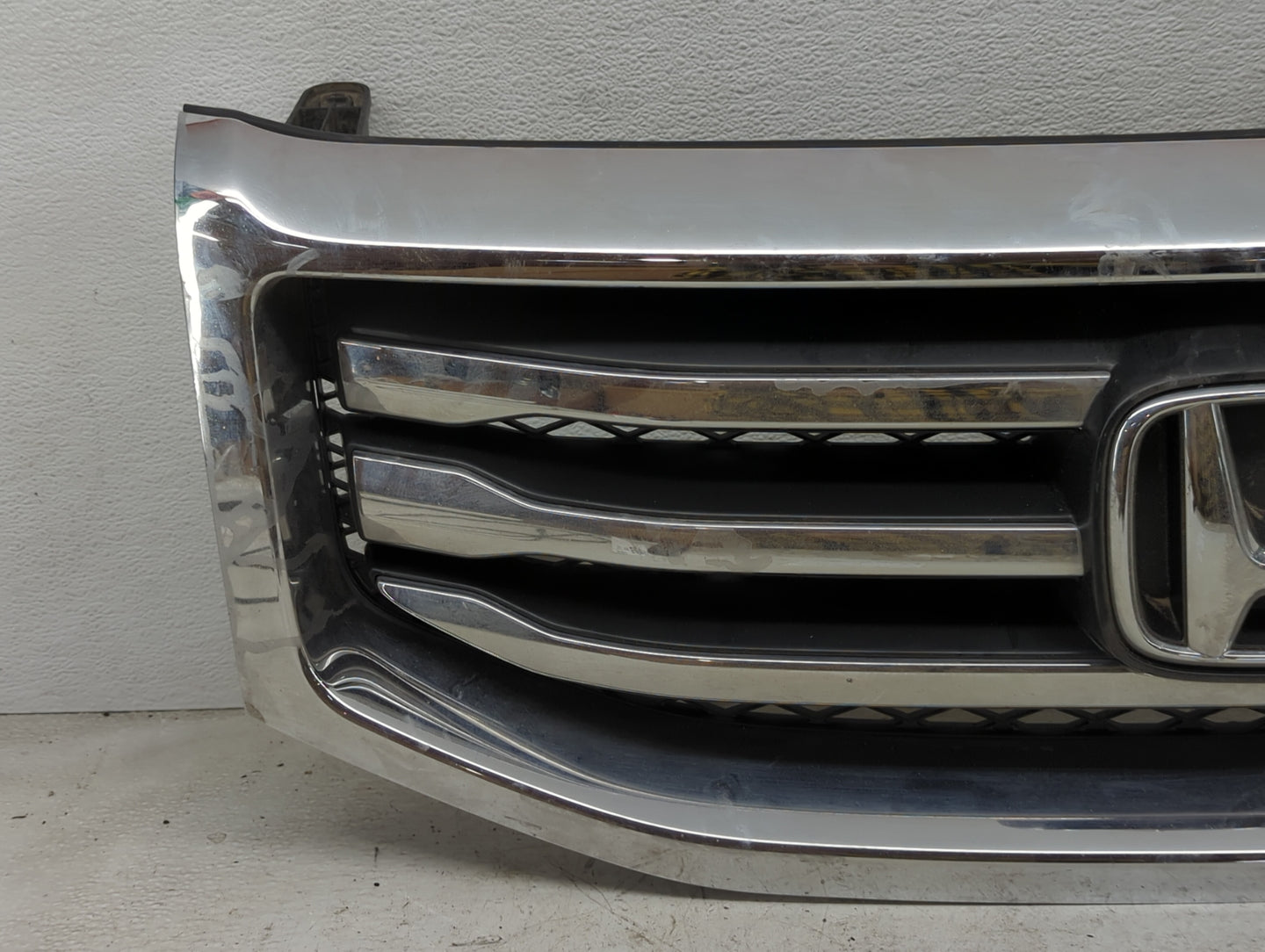 2012-2015 Honda Pilot Front Grille Bumper Not Included - Oemusedautoparts1.com