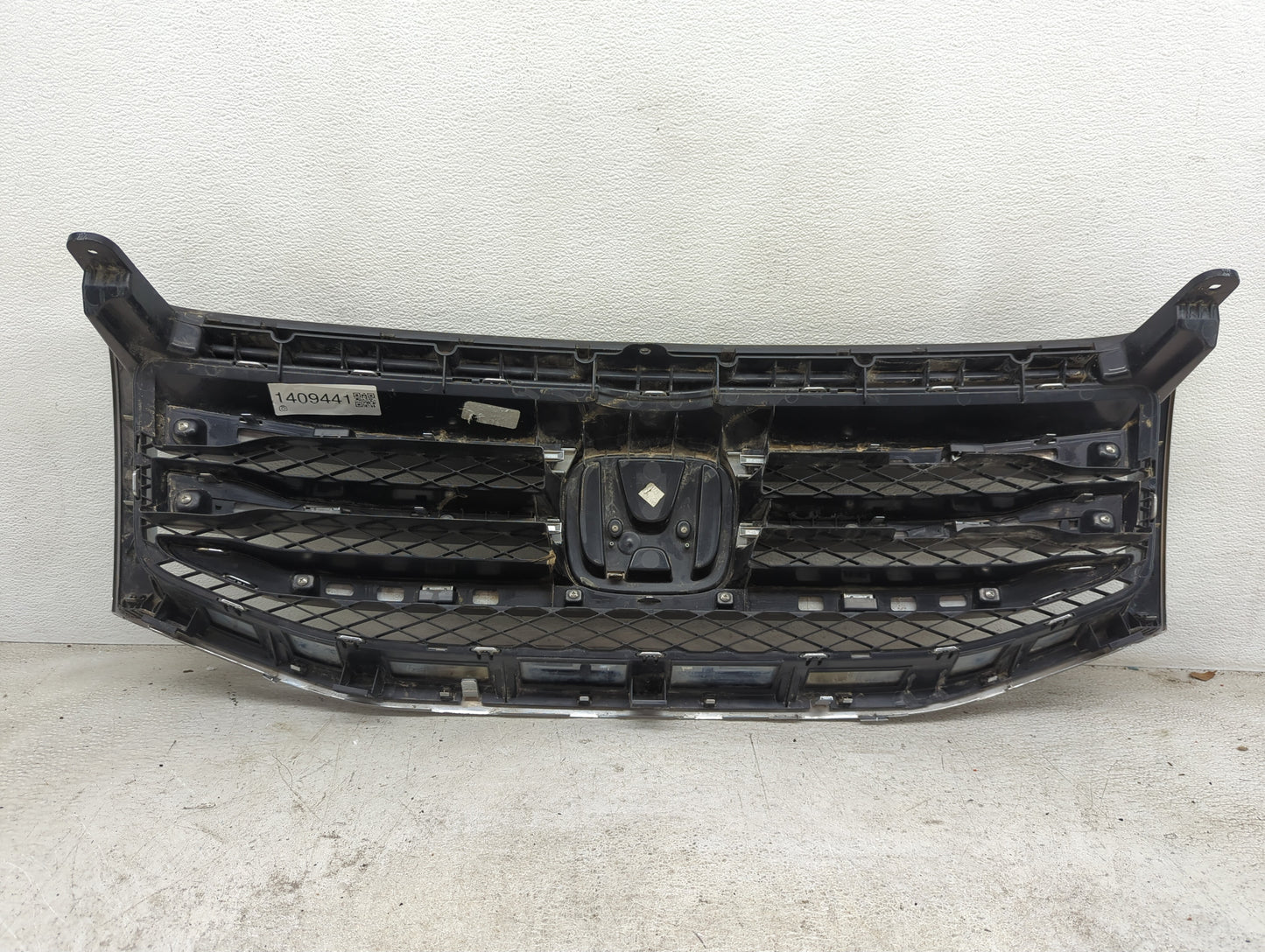 2012-2015 Honda Pilot Front Grille Bumper Not Included - Oemusedautoparts1.com
