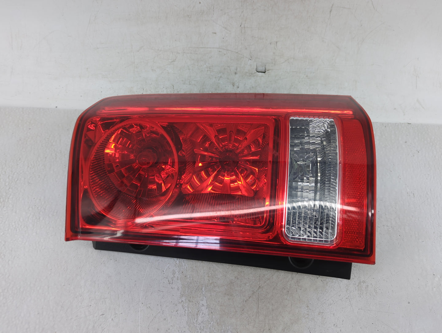 2009-2015 Honda Pilot Tail Light Assembly Passenger Right OEM Fits Fits 2009 2010 2011 2012 2013 2014 2015 OEM Used Auto Par