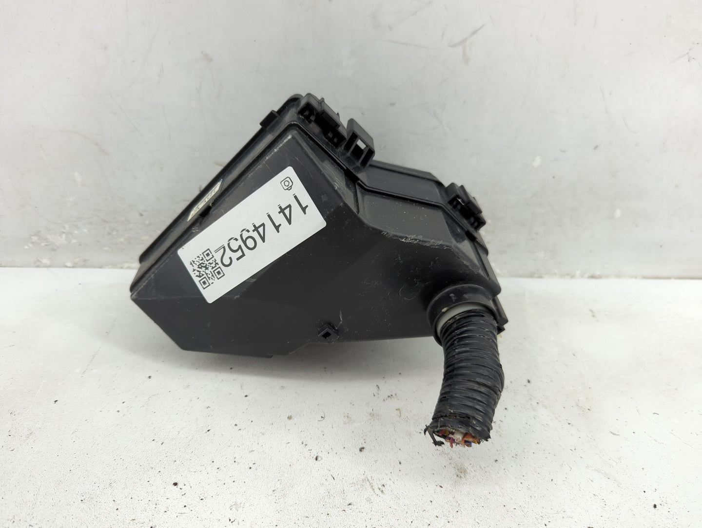 2012-2015 Honda Pilot Fusebox Fuse Box Panel Relay Module P/N:SZA-A521 Fits Fits 2012 2013 2014 2015 OEM Used Auto Parts - O